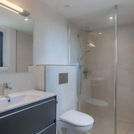 Azero فندق
